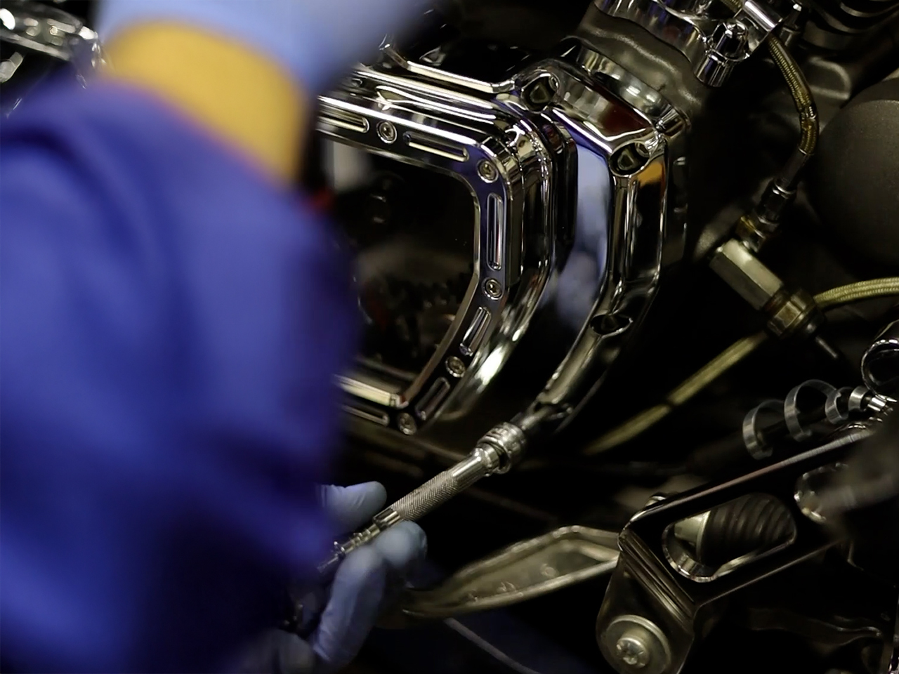 カムカバーを本締め