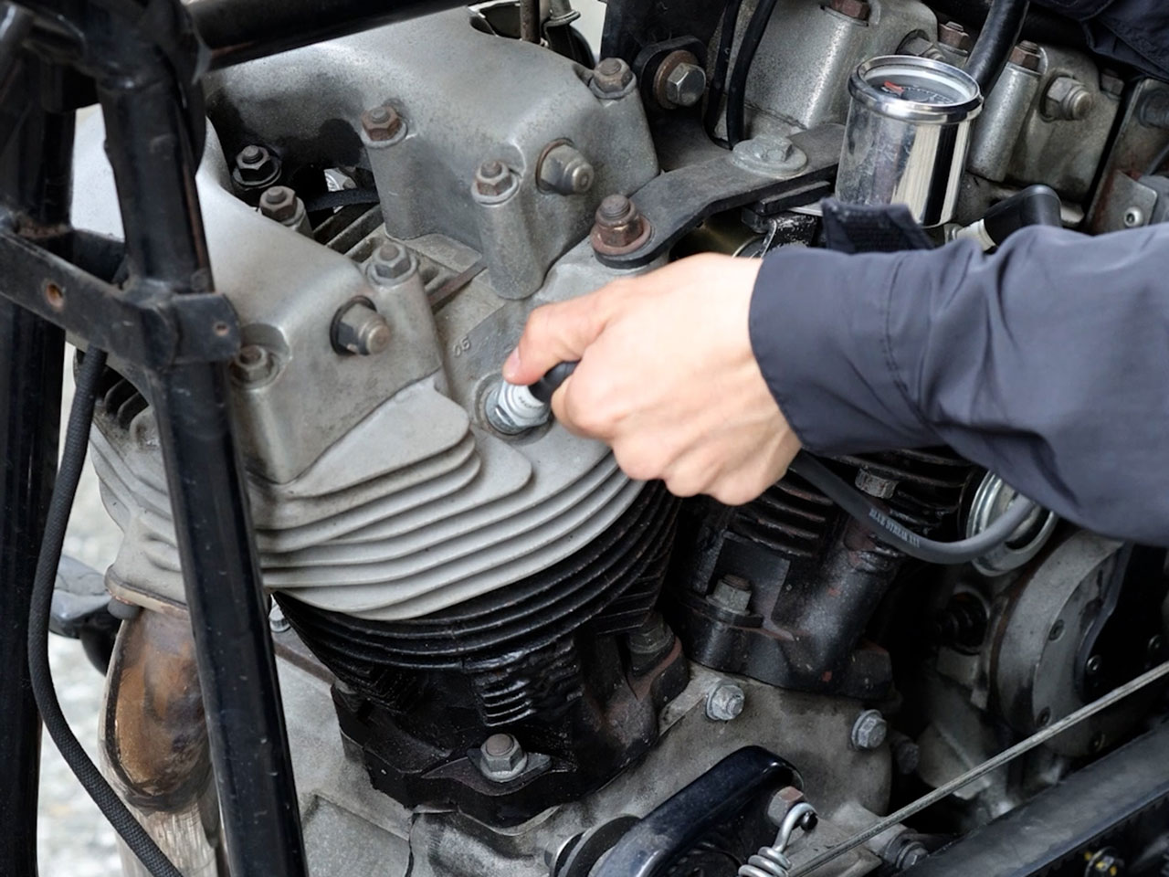 プラグコードを外す