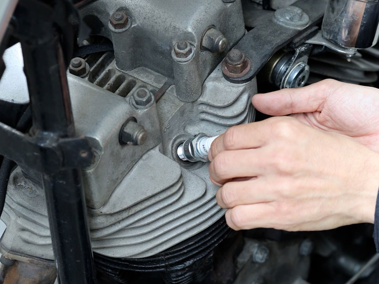 プラグを取り付ける