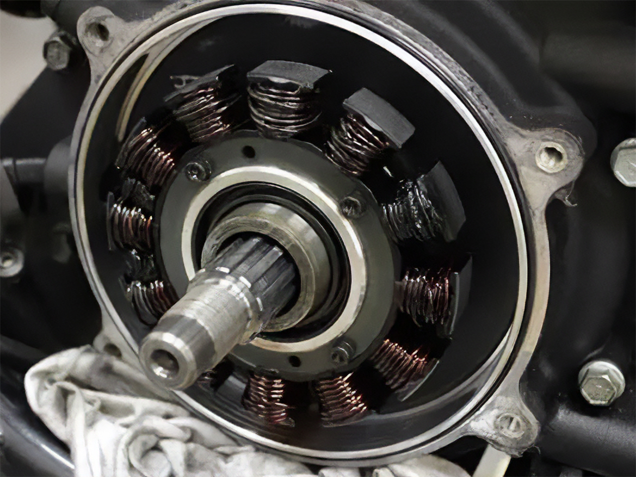 オルタネーターローターの取り外し