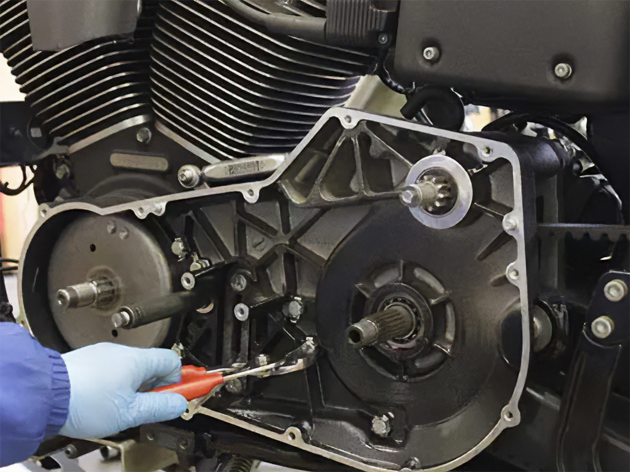 ボルトのロックタブを曲げる