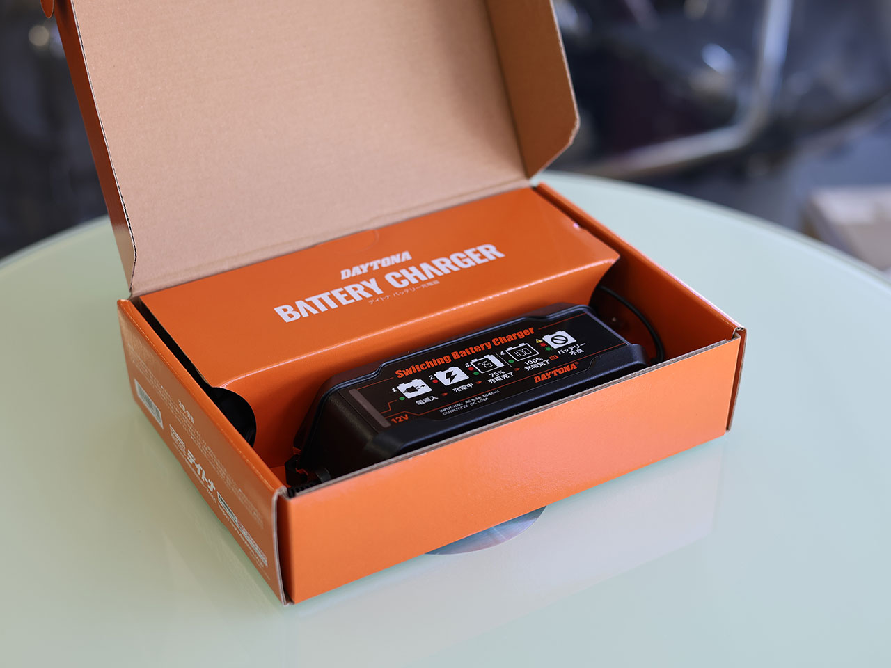 バッテリーチャージャーメイン画像