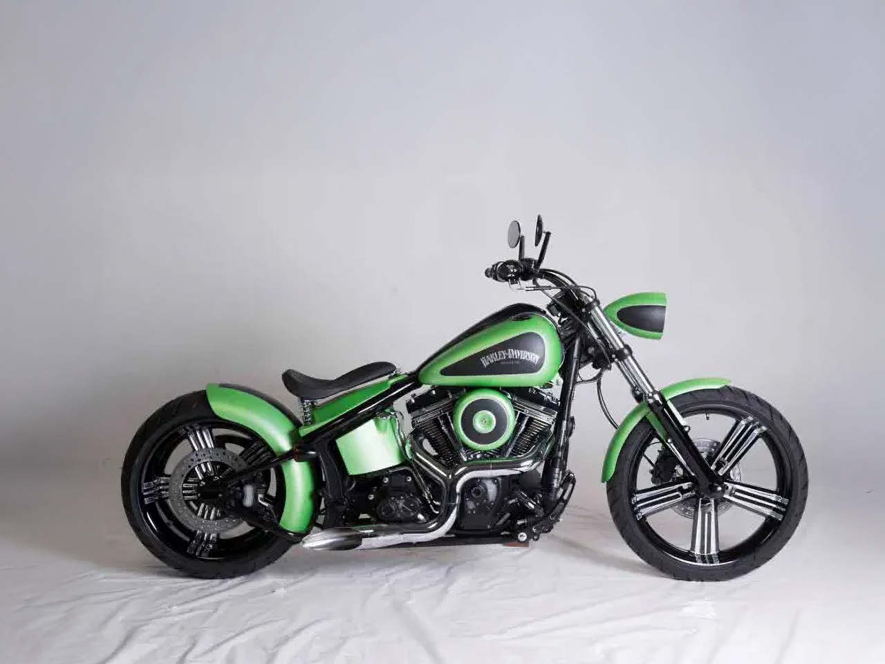 ショートマフラーのハーレー