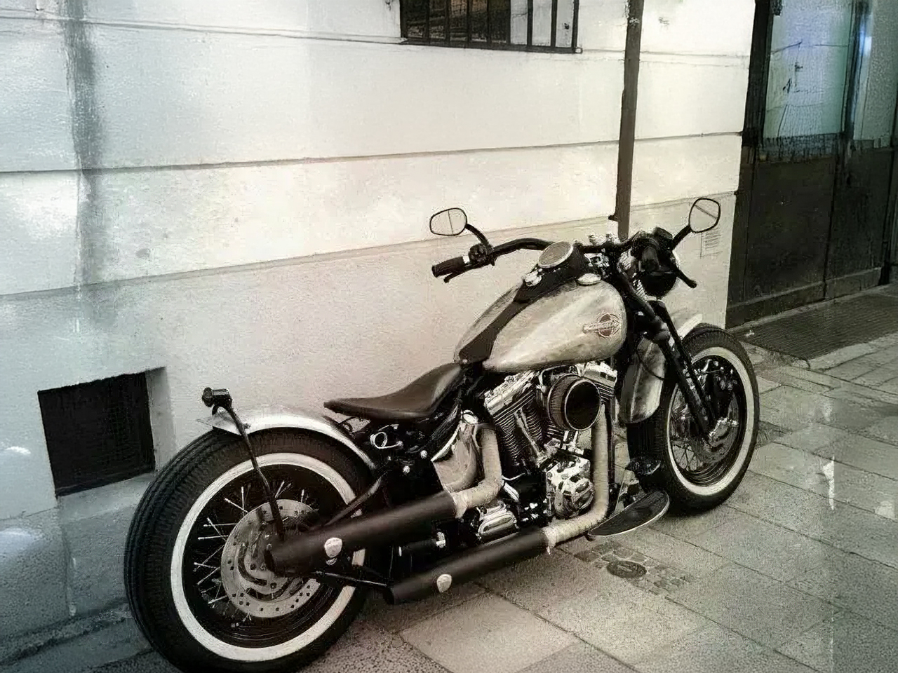 サドルシートをつけたハーレー