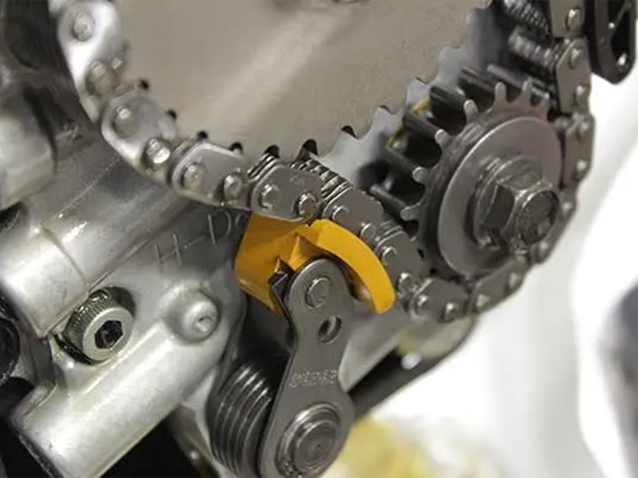 カムテンショナーの交換