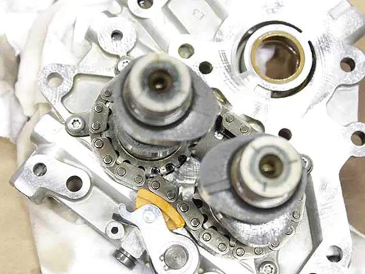 セカンダリーカムチェーンテンショナーの交換