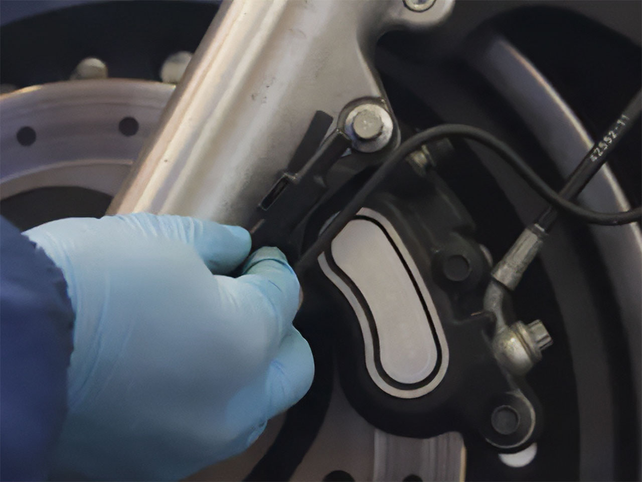 ABSカバーを外す1