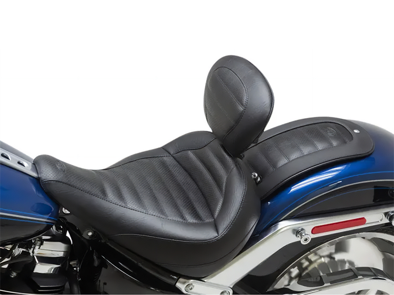 マスタングのソロシートとビブ