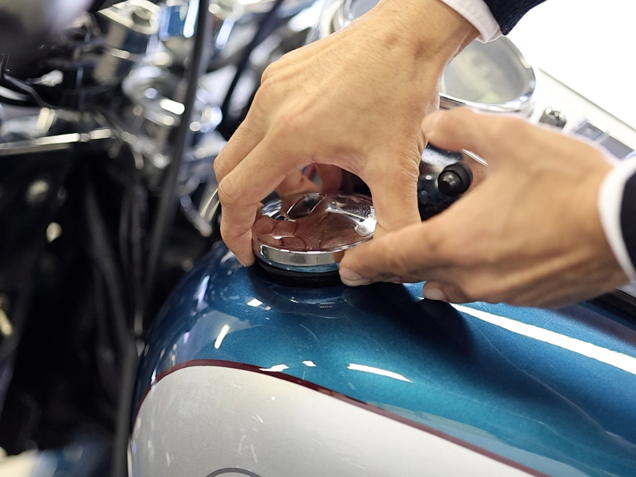 新品のガスケットに変更したフューエルゲージ