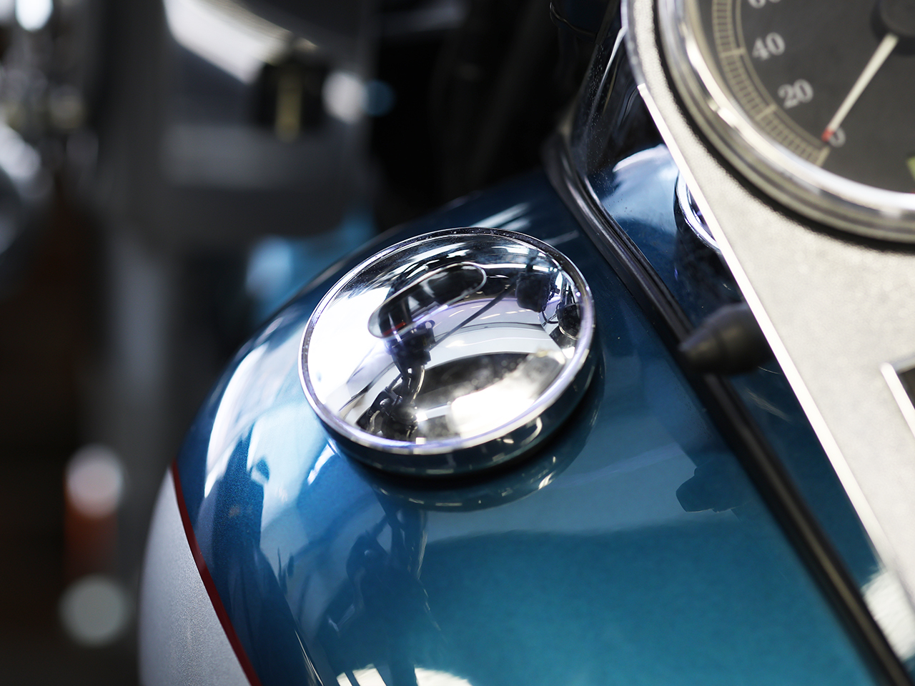 新品のガスケットに交換したフューエルゲージ