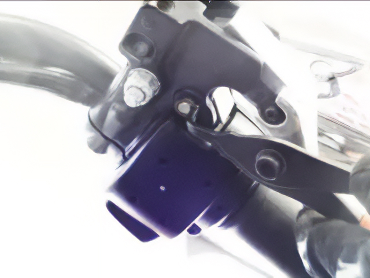 クラッチレバーのピンを抜く