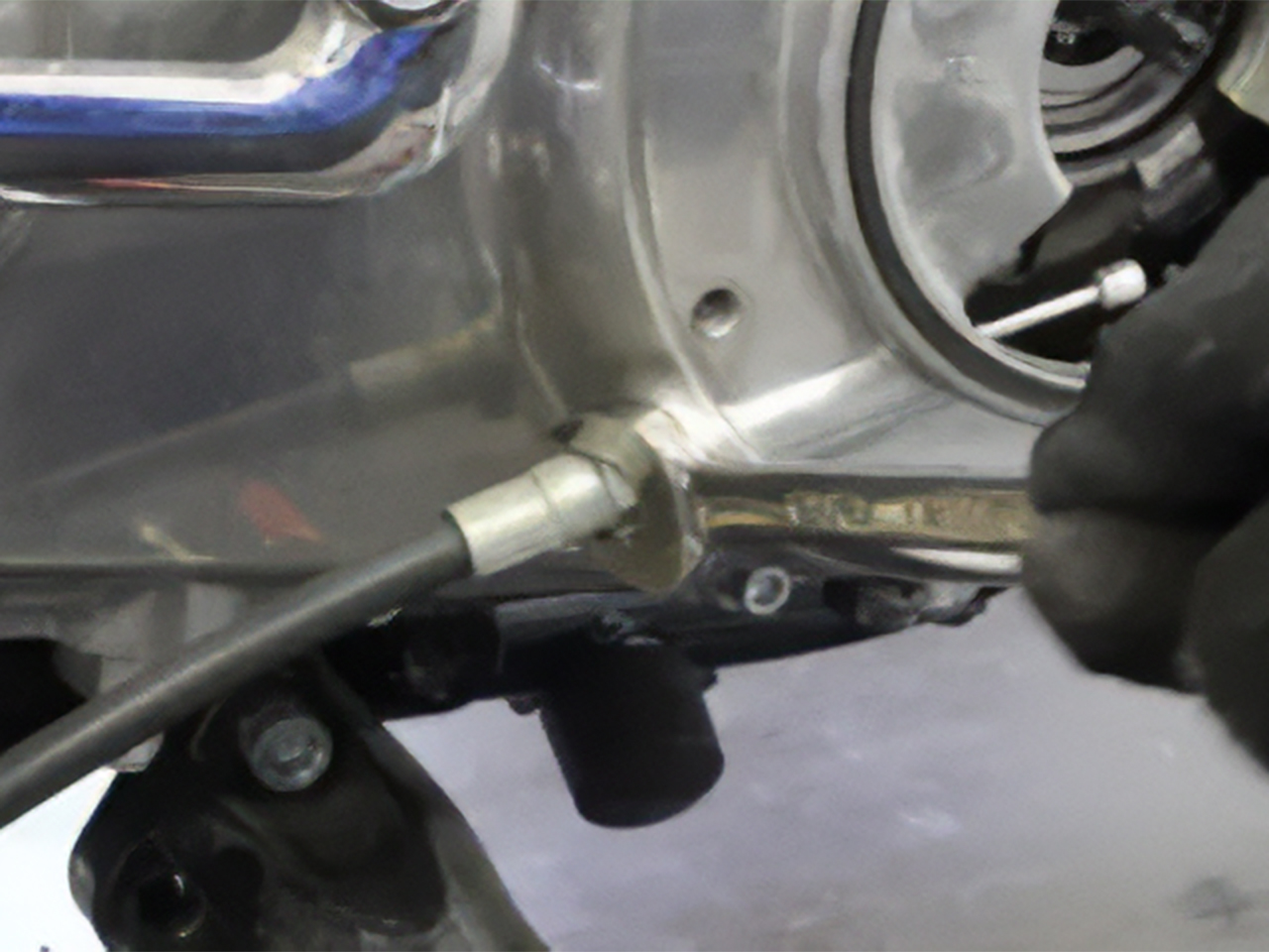 クラッチワイヤーの取り付け