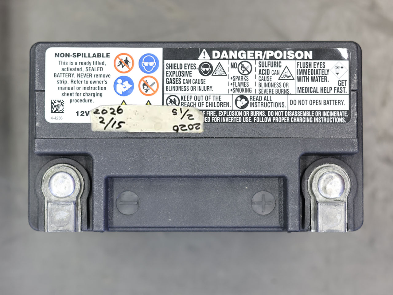 バッテリーに貼られたラベル