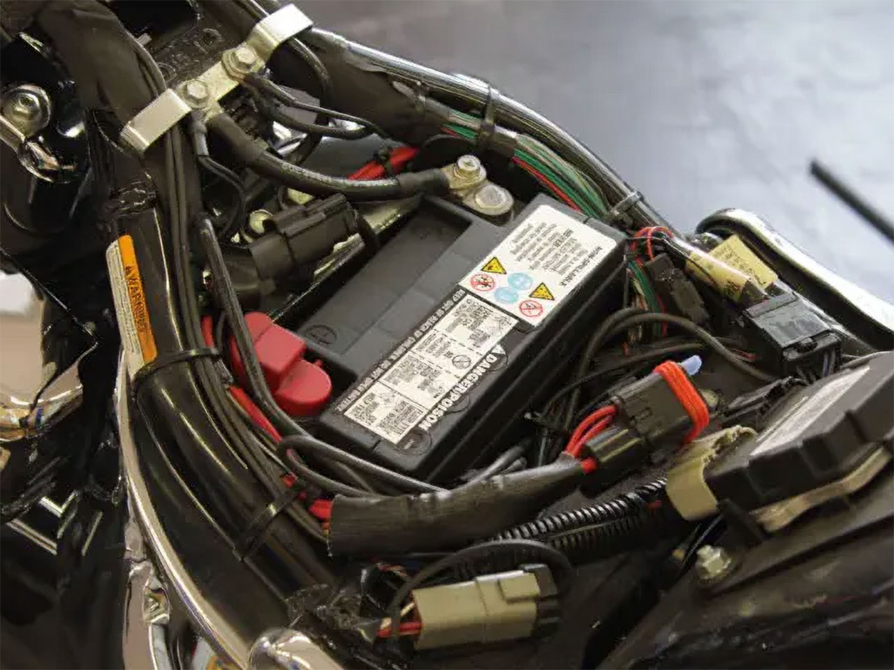 ハーレーに収まったバッテリー