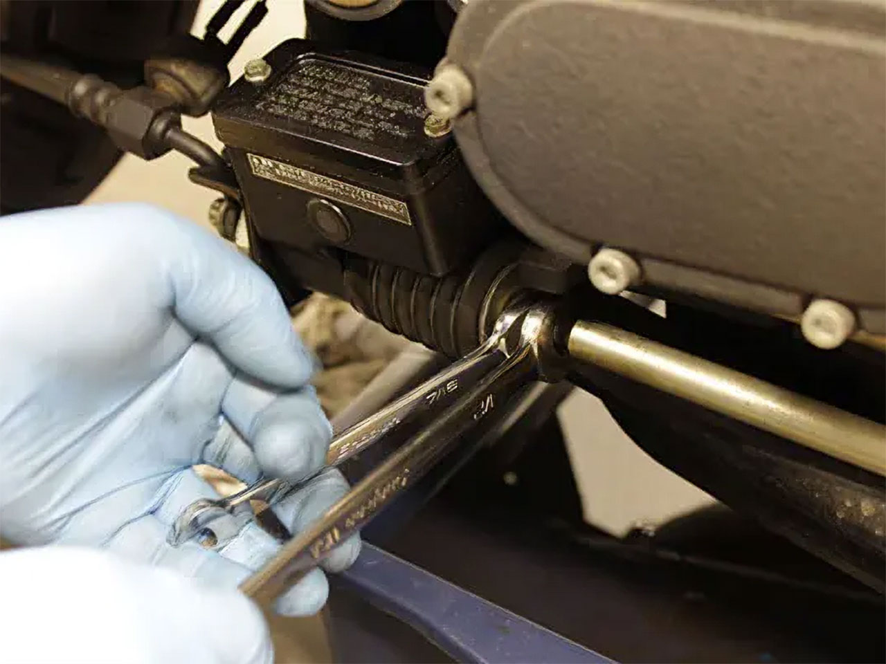 ブレーキレバーロッドの取り外し1