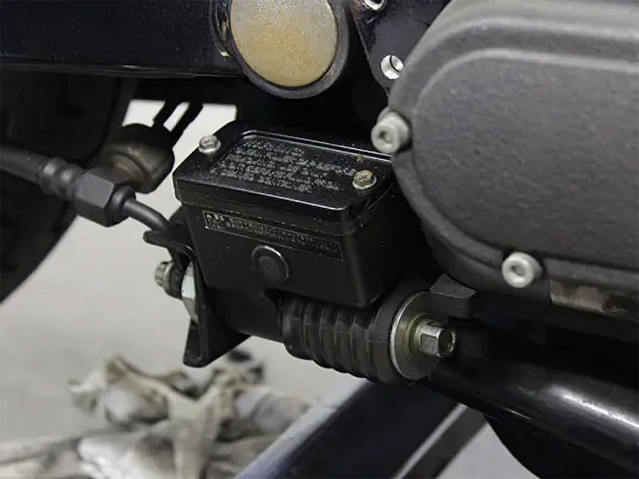 ブレーキレバーロッドの取り外し2