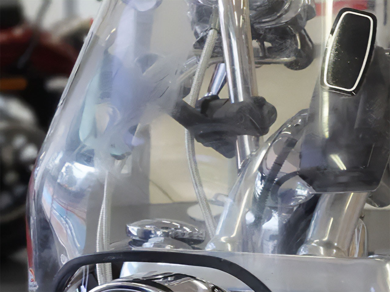 シールドの細かいキズを研磨する