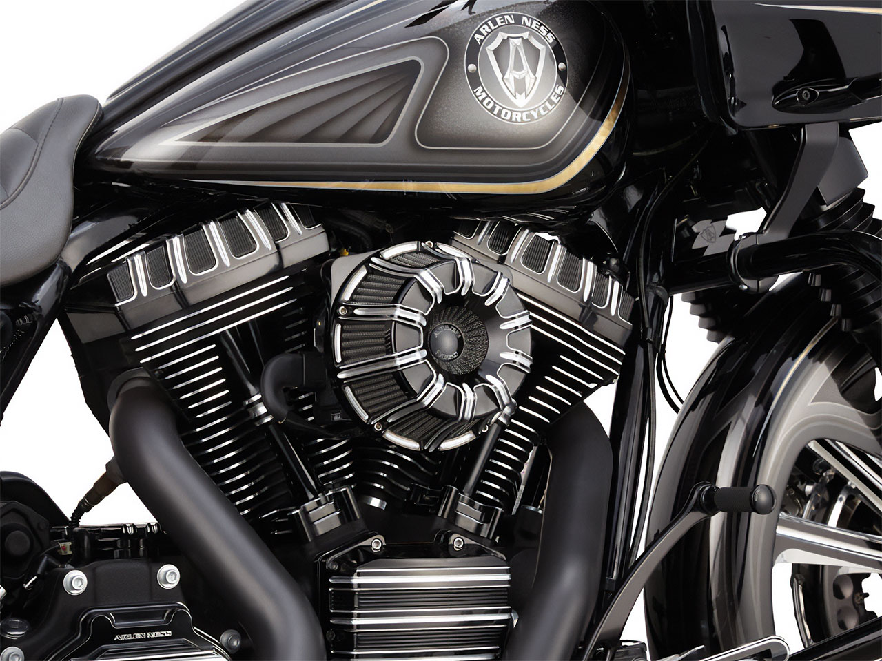 アレンネスのエアクリが装備されたハーレー