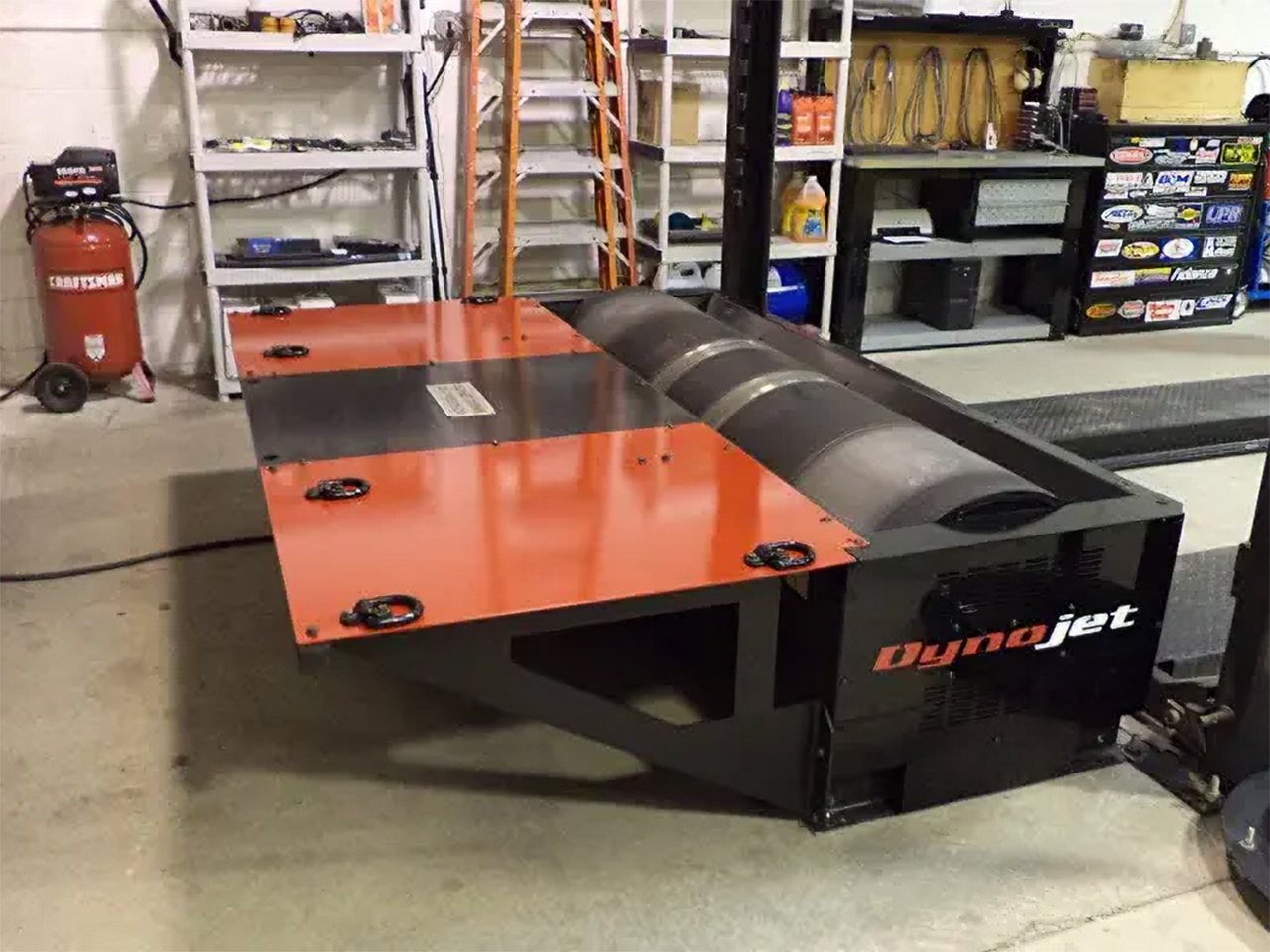 ダイノジェットの作業台