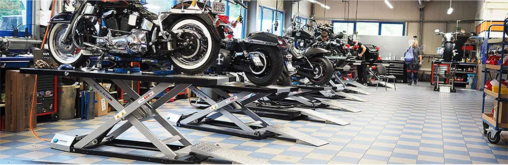 THUNDERBIKE社屋内