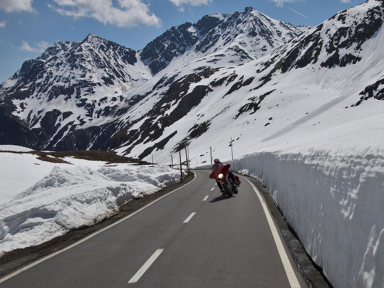 雪景色とハーレー