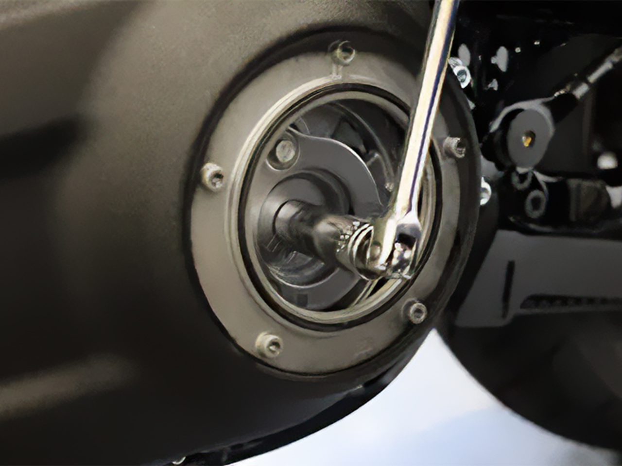 リテーナ―プレートのボルト1本を緩める